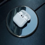 alt="Airpods With Wireless Charging Case"